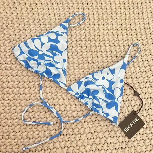 Skatie• ‘Ella’ Bikini Top in CAPE COD Bikinis